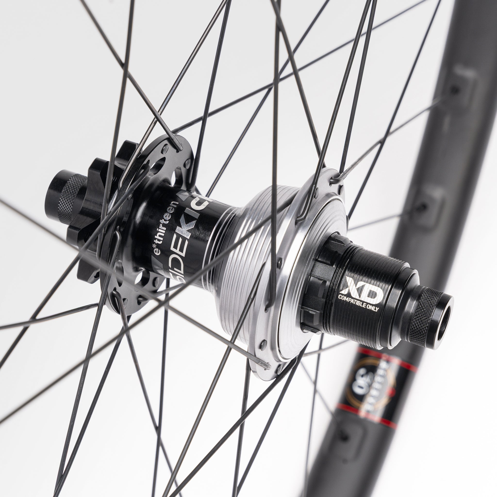 30|HD Carbon